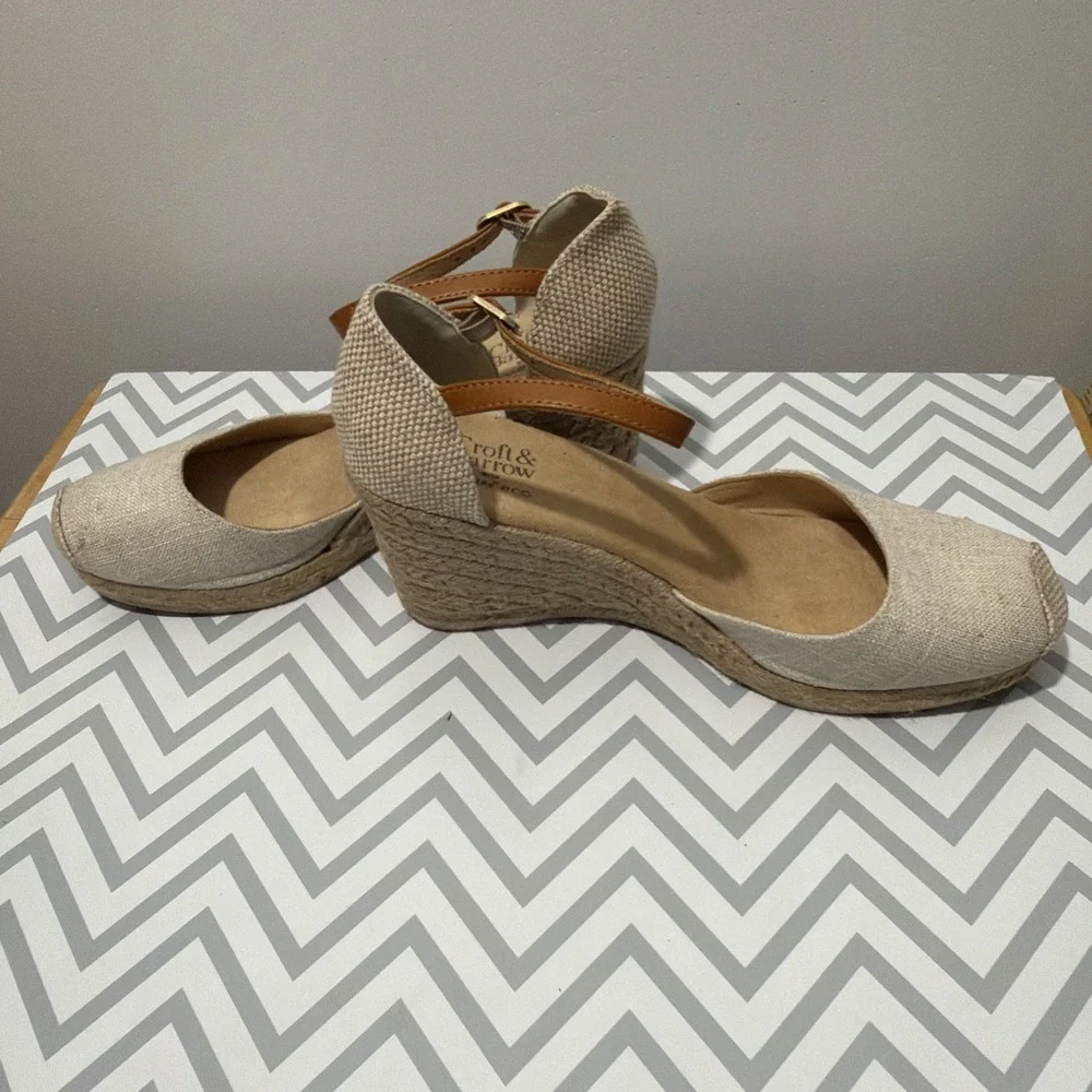Croft & Barrow Beige Espadrilles Wedges Size 7.5 - worn 1x